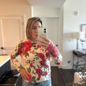 Floral Crewneck Sweater in White and Red Rose Print